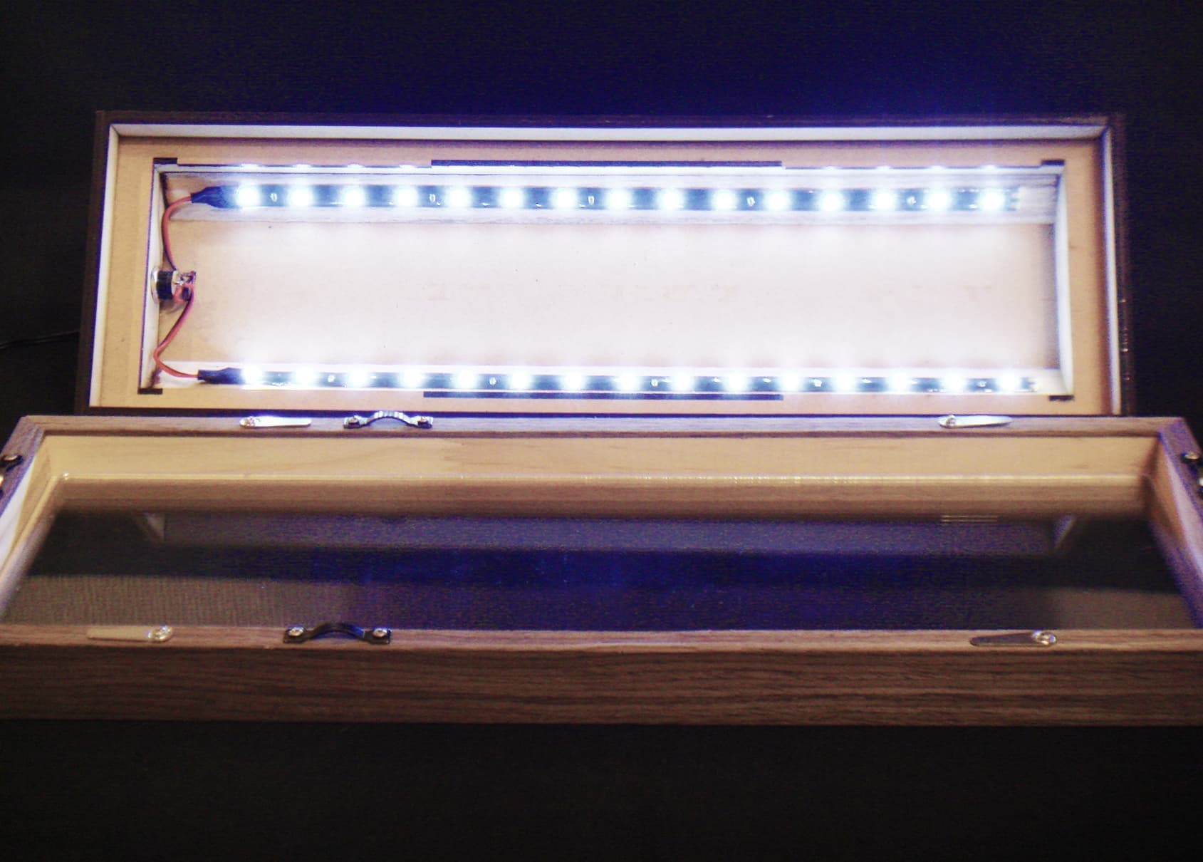 LED LIGHT BOX dedicated to cartridge frame for display